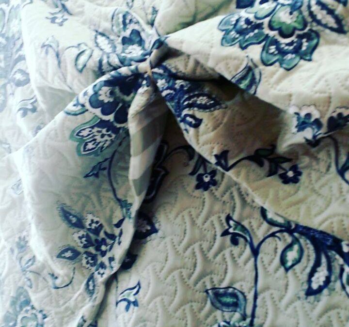 Pra renovar o ar da cama, temos colcha matelasse …